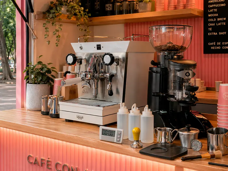 Barra profesional con cafetera y molino integrado