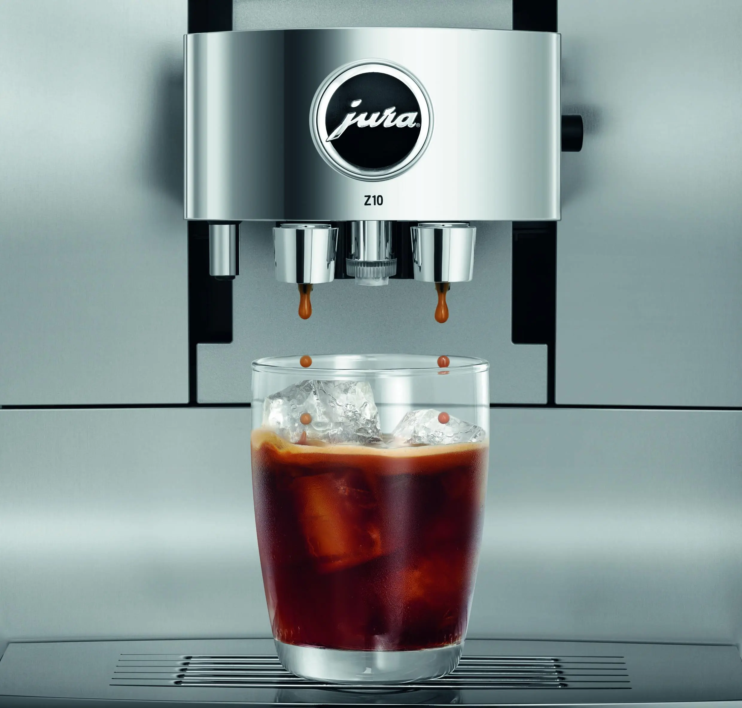 Cafetera JURA Z10 preparando especialidades frías