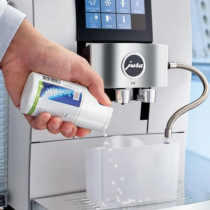 Limpieza y mantenimiento de una cafetera JURA