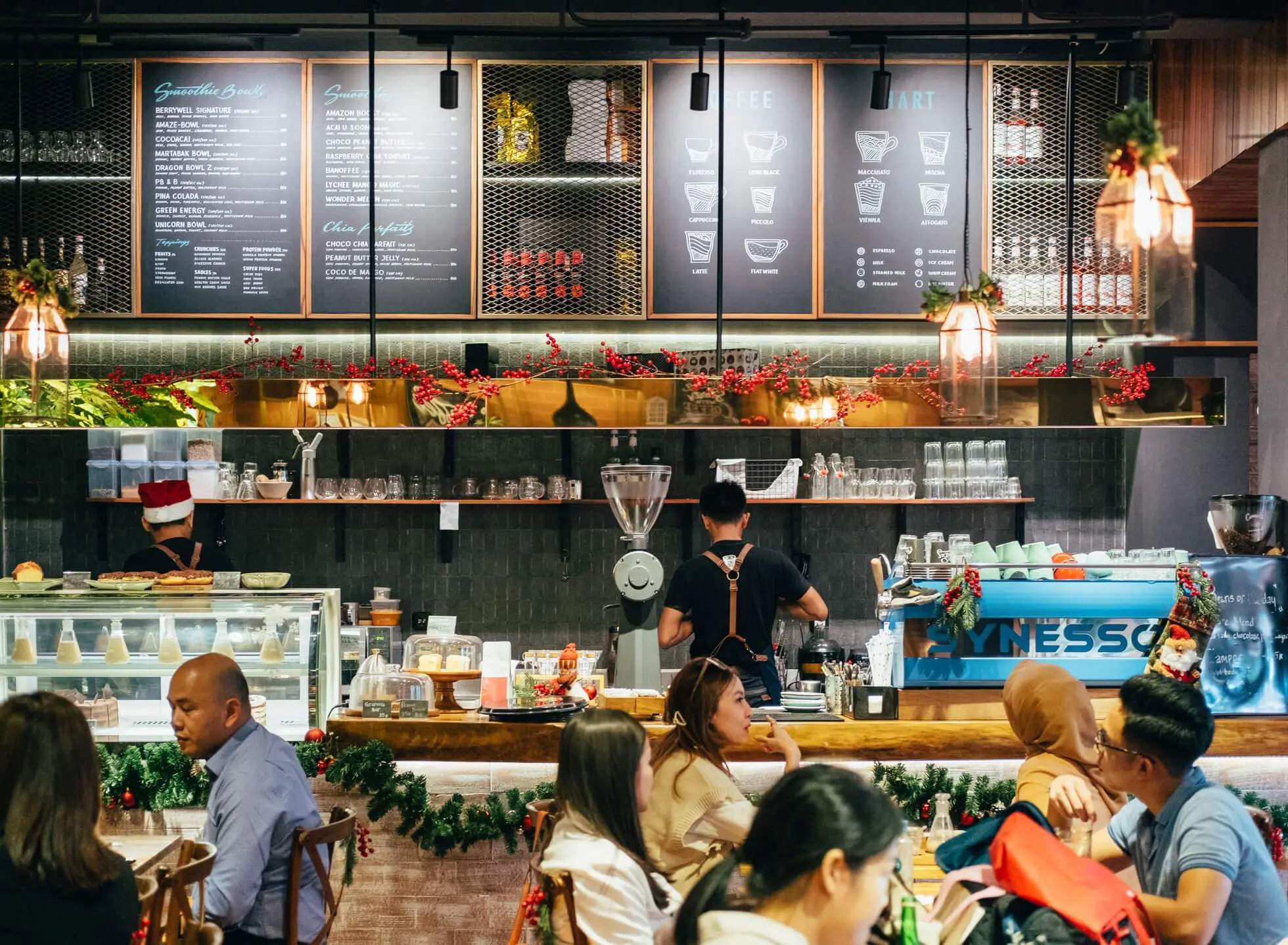 Cafetería preparada para Navidad y temporada alta