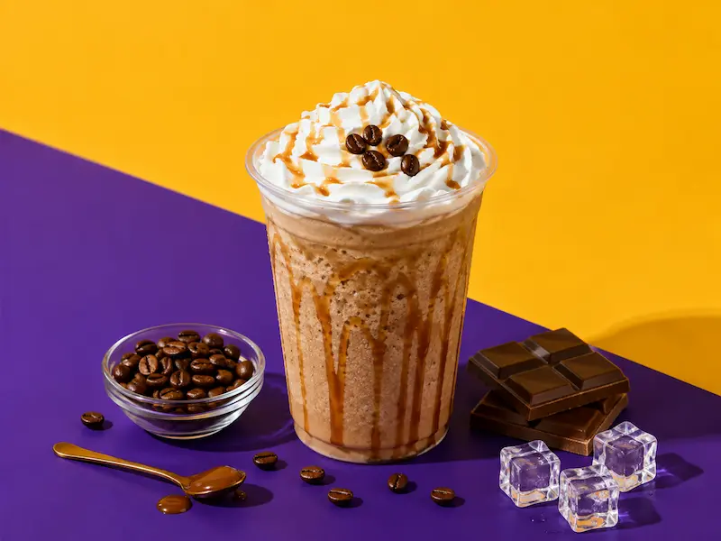 Bebidas de cafetería personalizadas con diferentes sabores y presentaciones