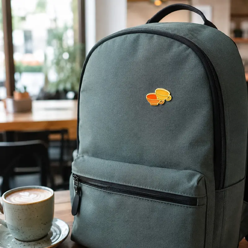 Pin en Forma de Dos Tazas de Café - Accesorio para Amantes del Café